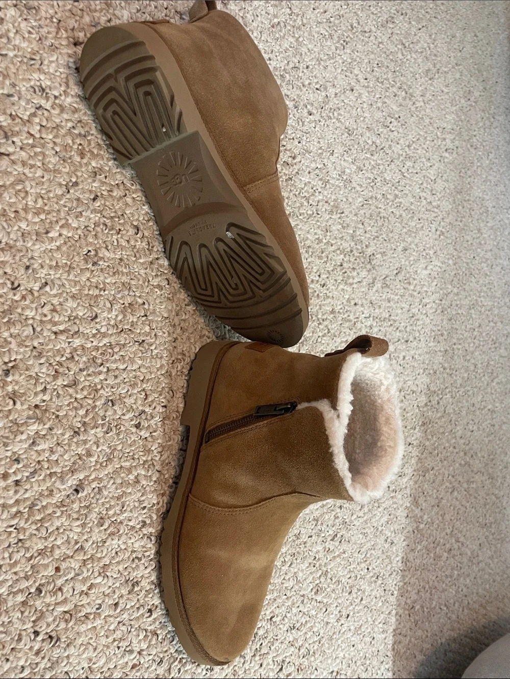 UGG Short Shearling Boots - Chestnut Tan